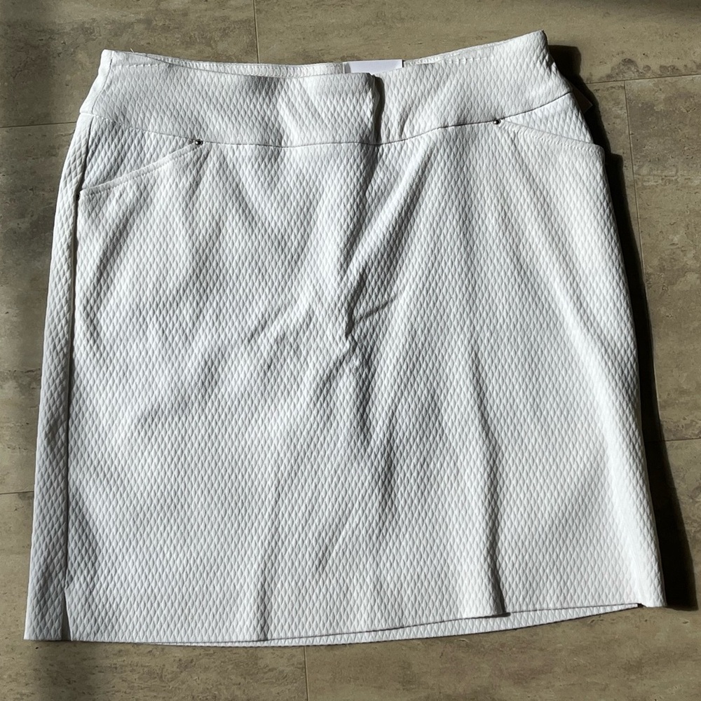 Dressbarn Westport White Textured Women's Skort new Womans size small S